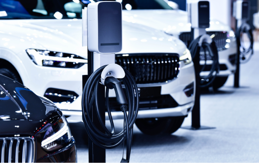 L’infrastructure collective de recharge pour véhicule électrique permet de couvrir 100% des places en câblage, son dimensionnement initial en puissance électrique permettant de raccorder jusqu’à 30% des places du parking.